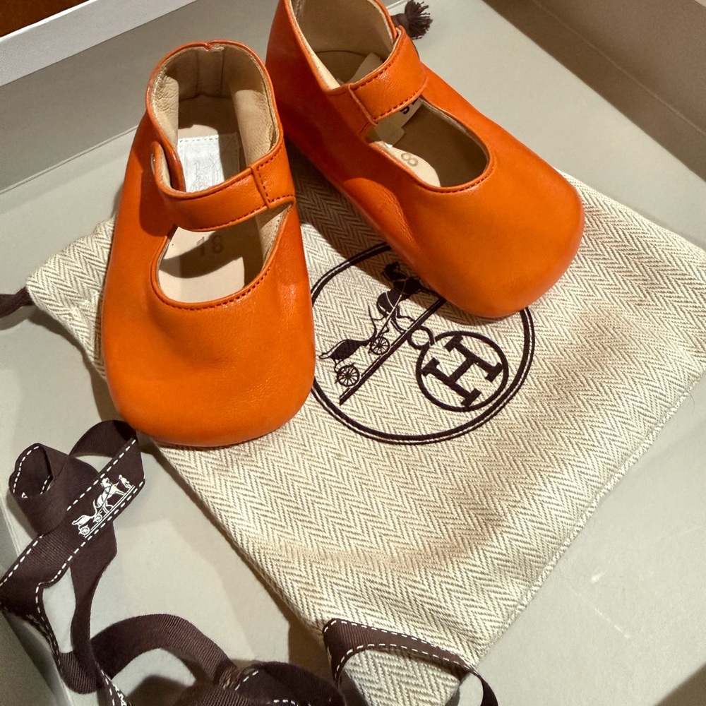 Authentic Hermès baby shoes – comes with dust bag 0-6 months